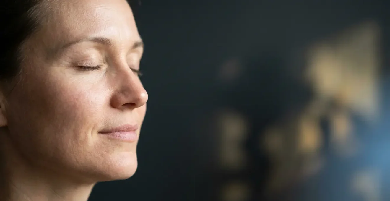 Representación visual del ciclo de pesadillas recurrentes desde la infancia